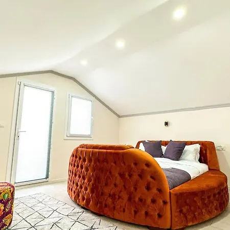 Goel Villalari Villa *