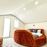 Goel Villalari Villa *