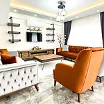 فيلة Goel Villalari *