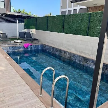 فيلة Goel Villalari *