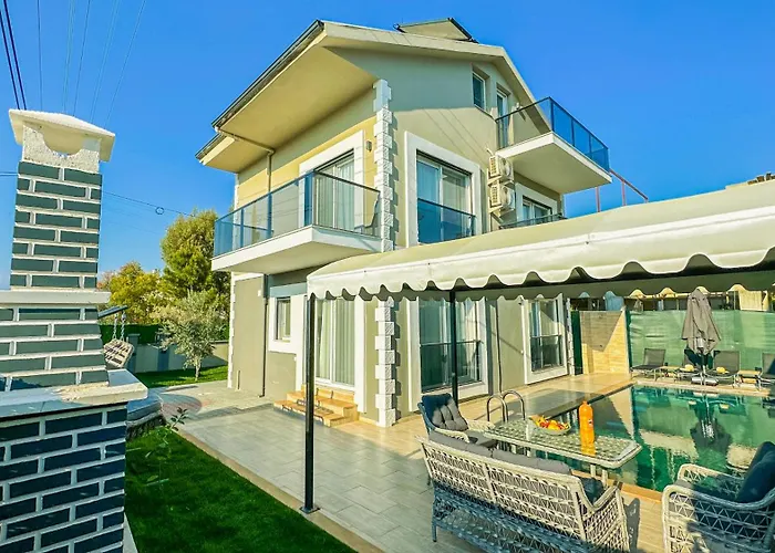 Goel Villalari Villa *